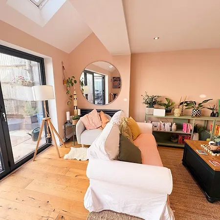 Harbourside Haven - Two Bedroom House Bristol