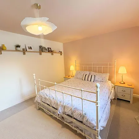 Harbourside Haven - Two Bedroom House Bristol